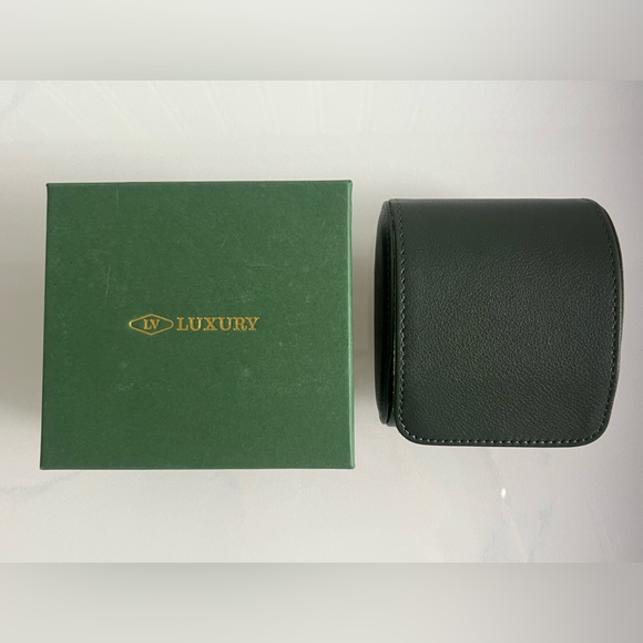 Green Leather Bracelet/Watch Case NIB - Picture 1 of 13